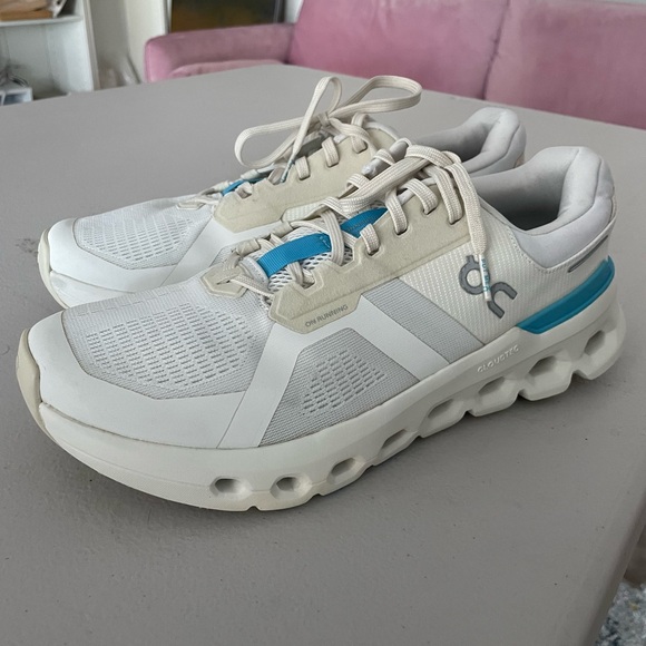 On cloudrunner - Picture 1 of 4